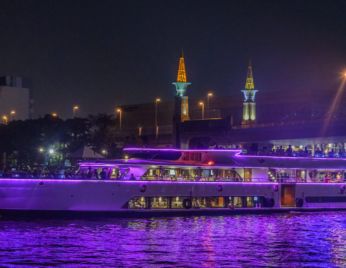 Entertainment: Live band & cultural performances.