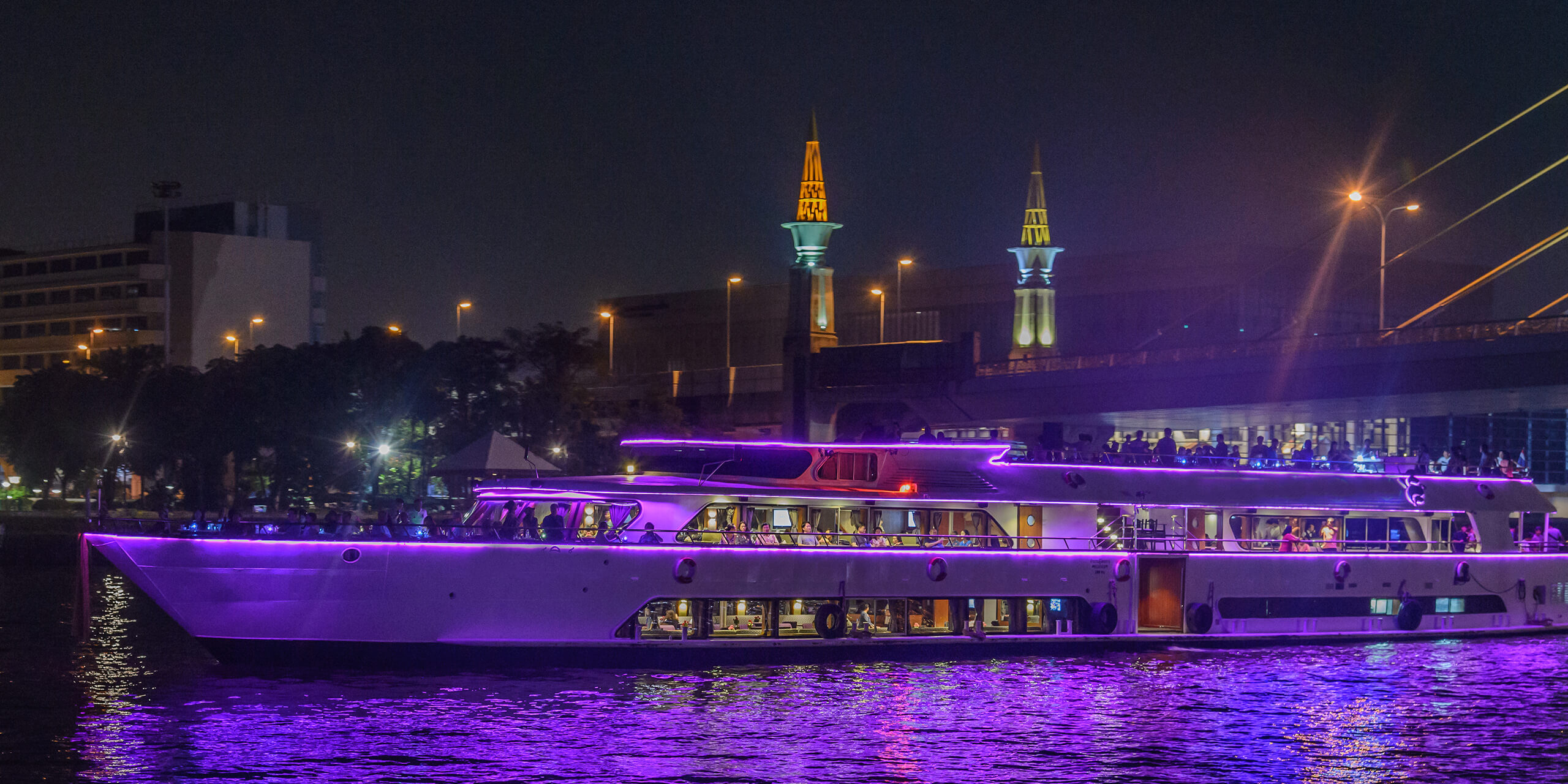 Entertainment: Live band & cultural performances.