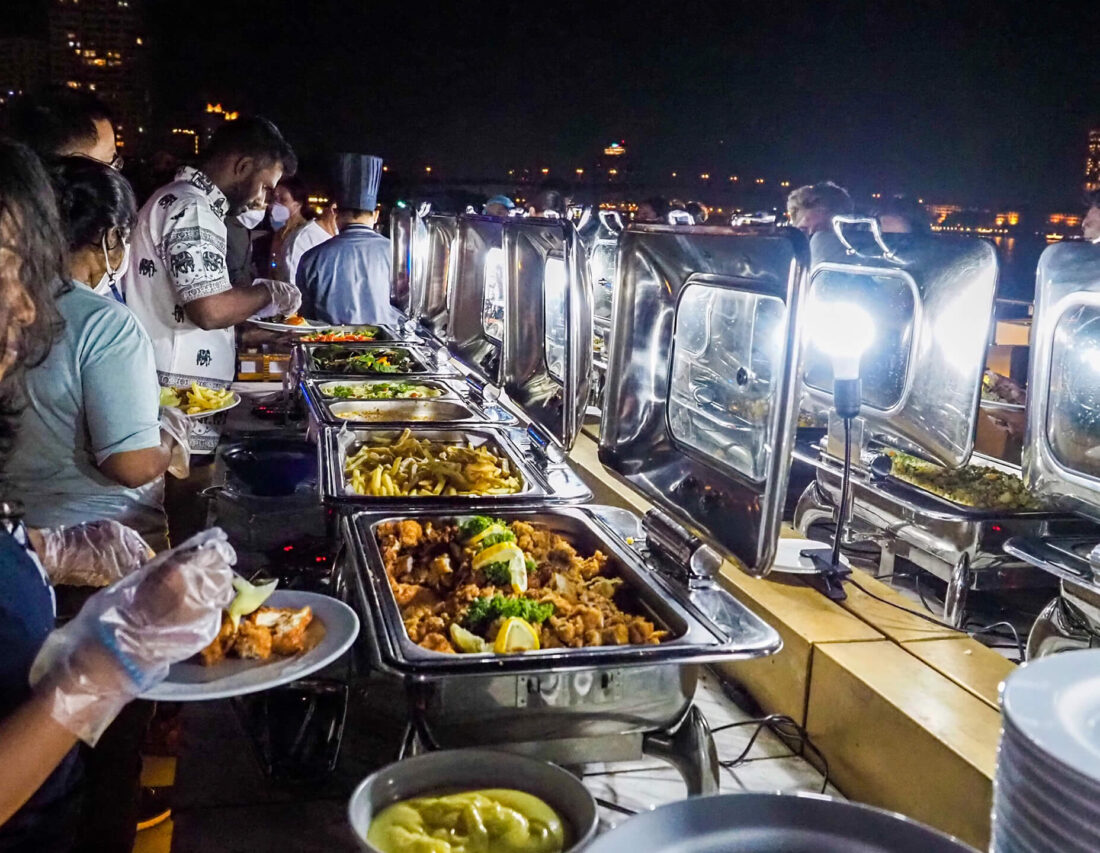 Food: International & Thai buffet with seafood.