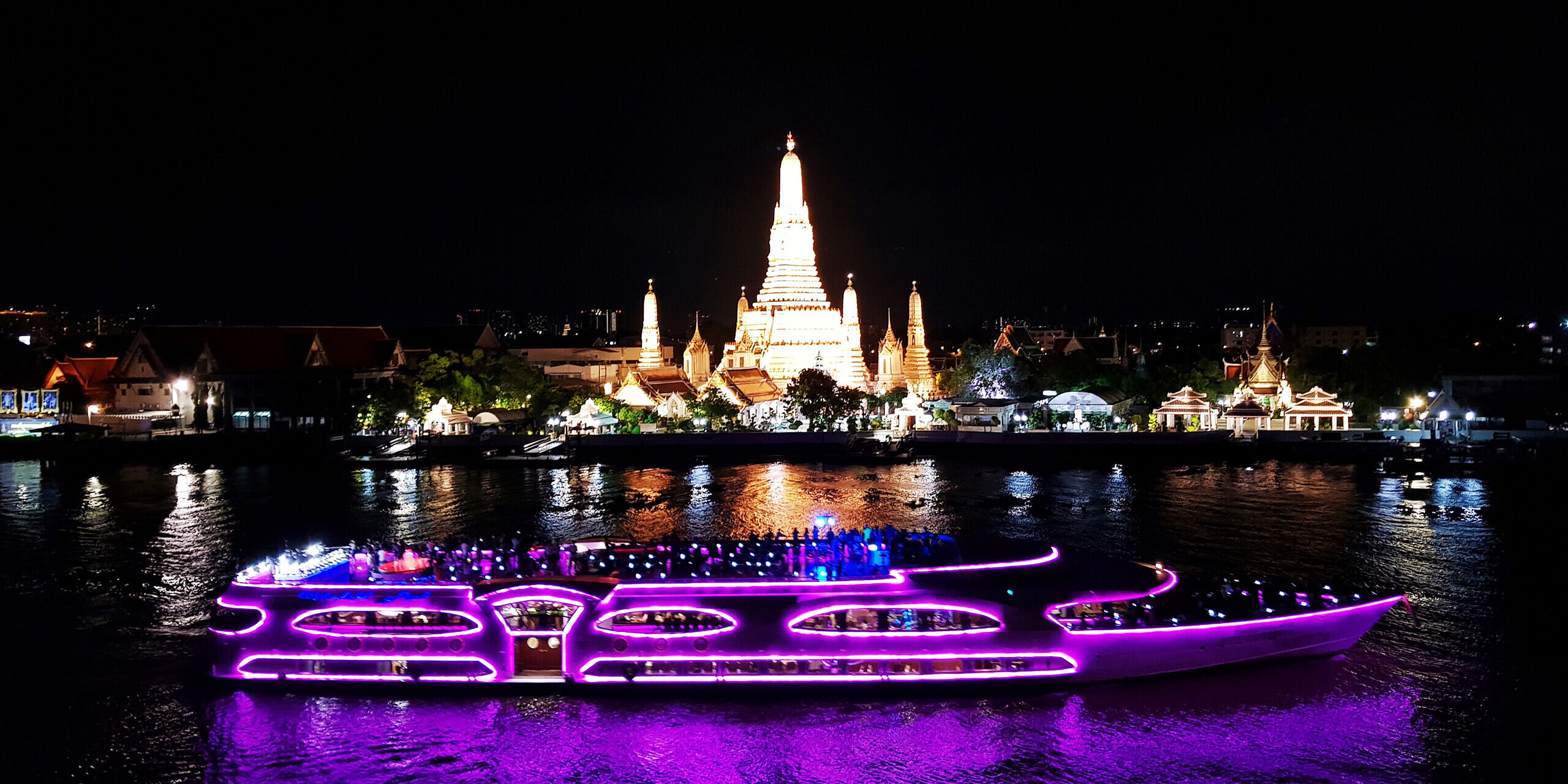 Route Highlights: Iconic landmarks like Wat Arun and the Grand Palace.